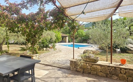 Villa in Solliès-Toucas, Provence-Alpes-Côte d'Azur, France 1