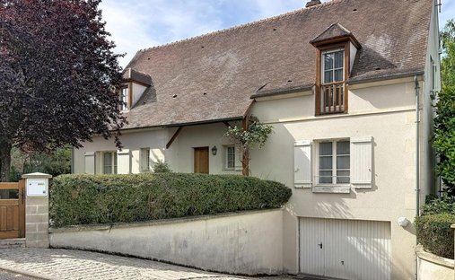 House in La Faisanderie, L'Isle-Adam, France 1