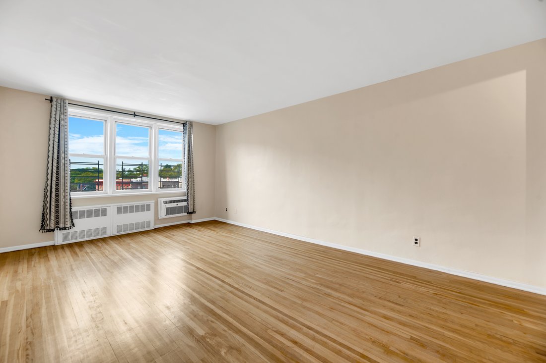 New York, New York, United States 3 - 19004198