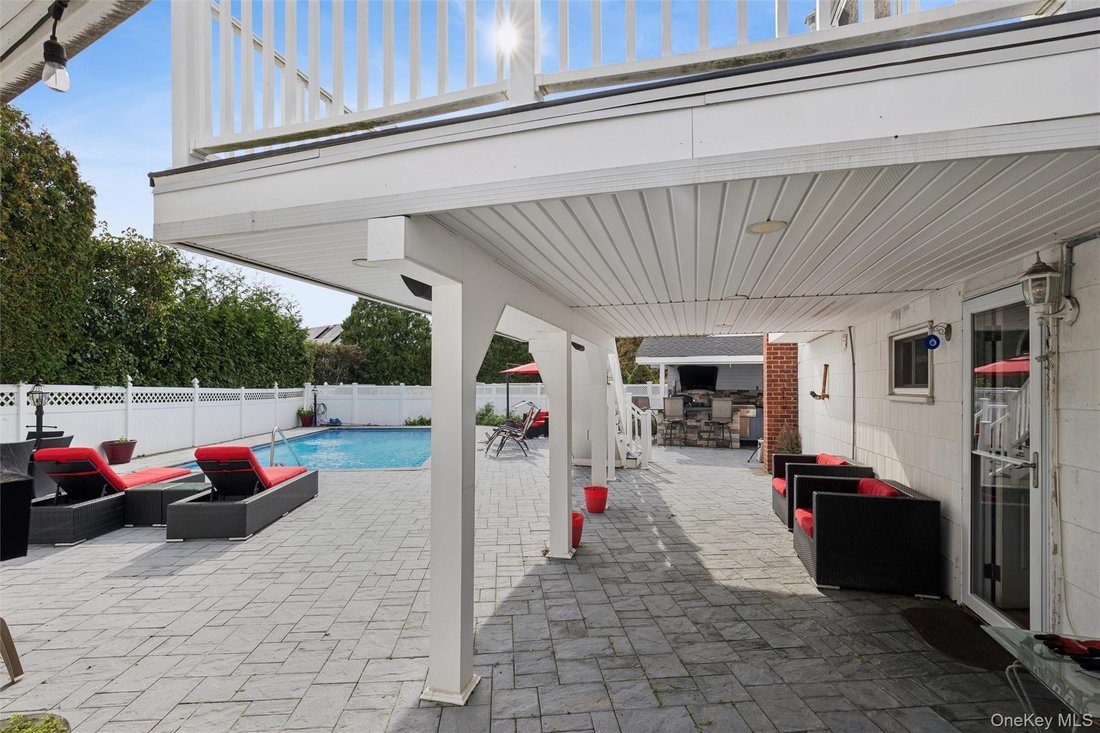 House in Bethpage, New York, United States 5 - 19014799