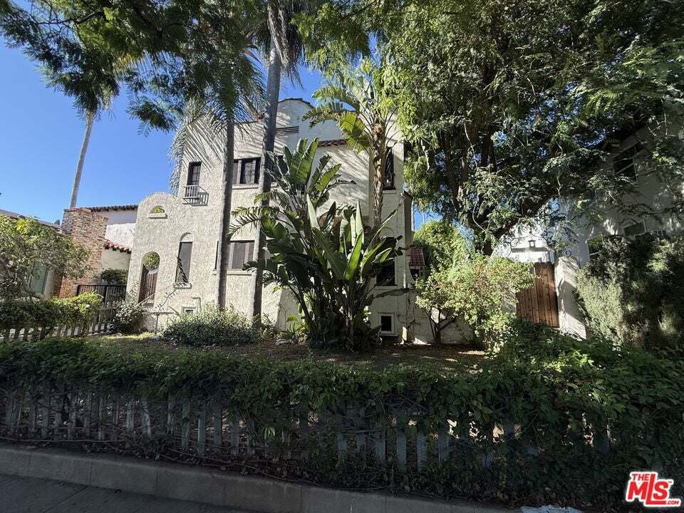 Los Angeles, California, United States 1 - 19012639