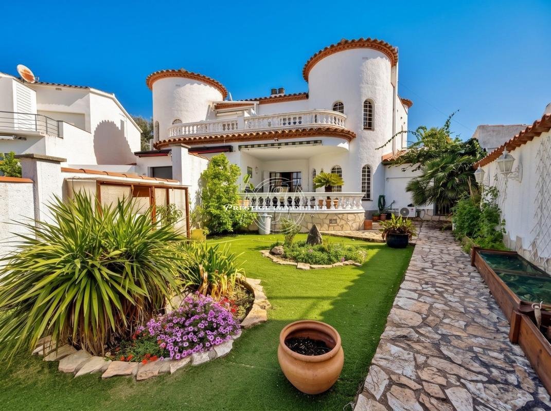 Villa in Empuriabrava, Catalonia, Spain 1 - 19010863