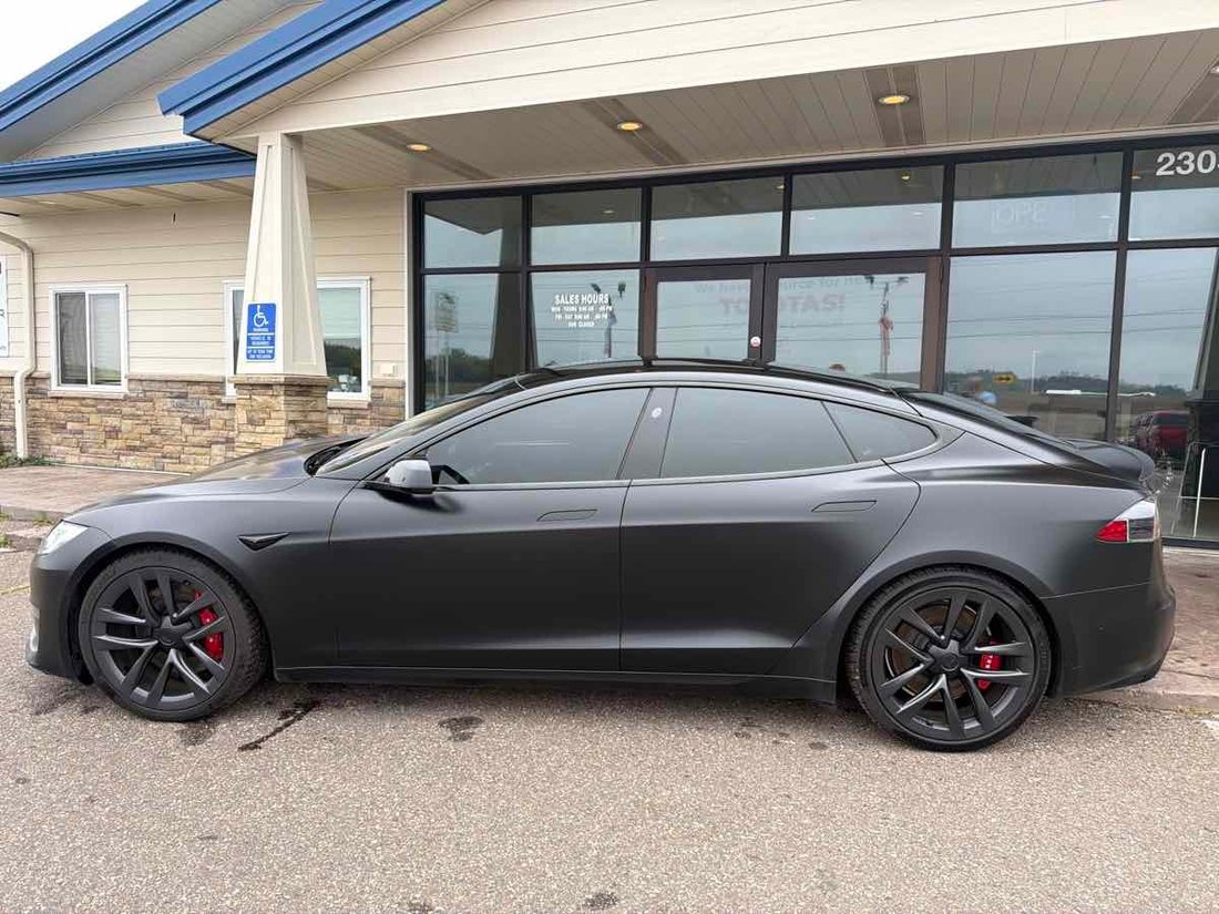 Coupe in Loretto, MN, United States 2 - 19001193
