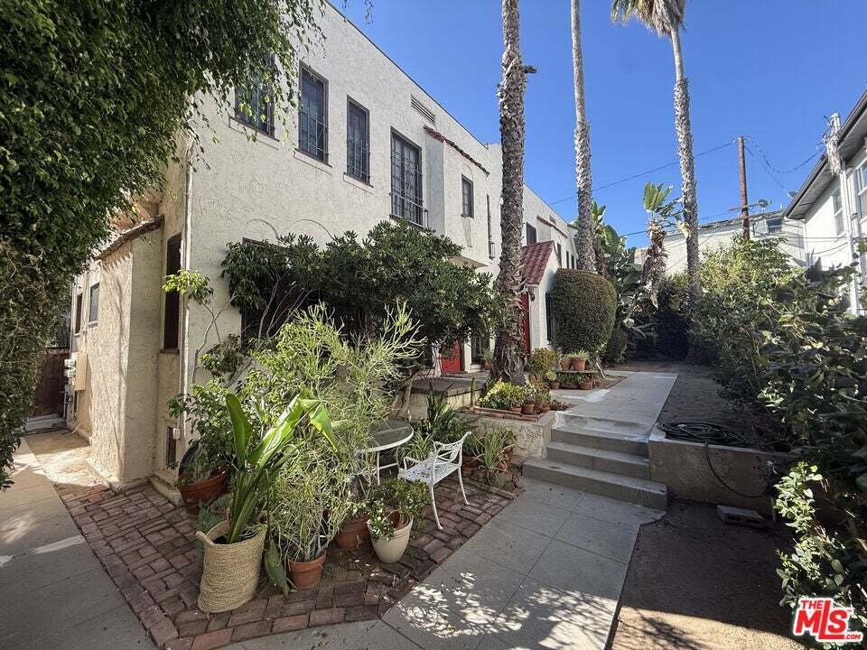 Los Angeles, California, United States 5 - 19012639