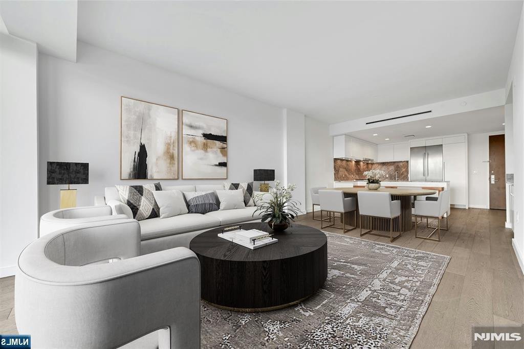 Condo in Cliffside Park, New Jersey, United States 2 - 19011816