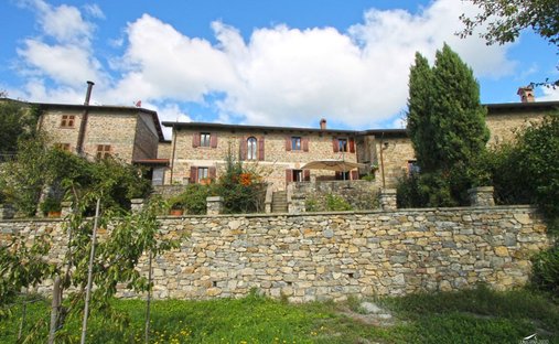 Country House in Casola in Lunigiana, Tuscany, Italy 1