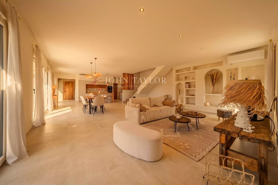 House in Gordes, Provence-Alpes-Côte d'Azur, France 3 - 17835503