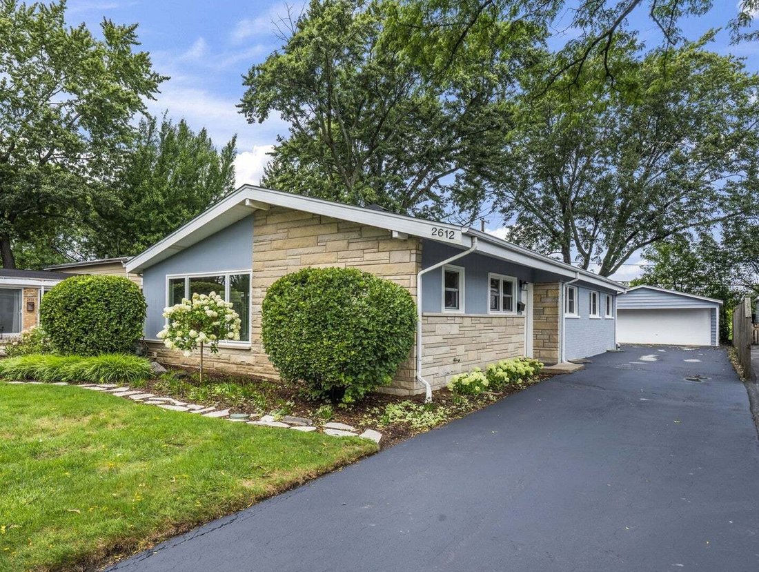 House in Glenview, Illinois, United States 1 - 19010073