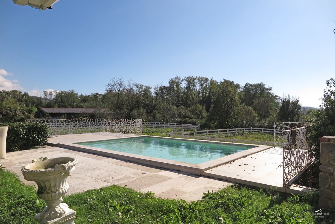 Villa in Villafranca in Lunigiana, Tuscany, Italy 2 - 19010969