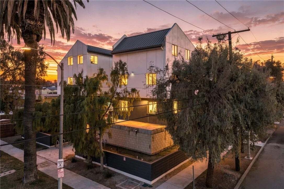 Los Angeles, California, United States 1 - 19011493