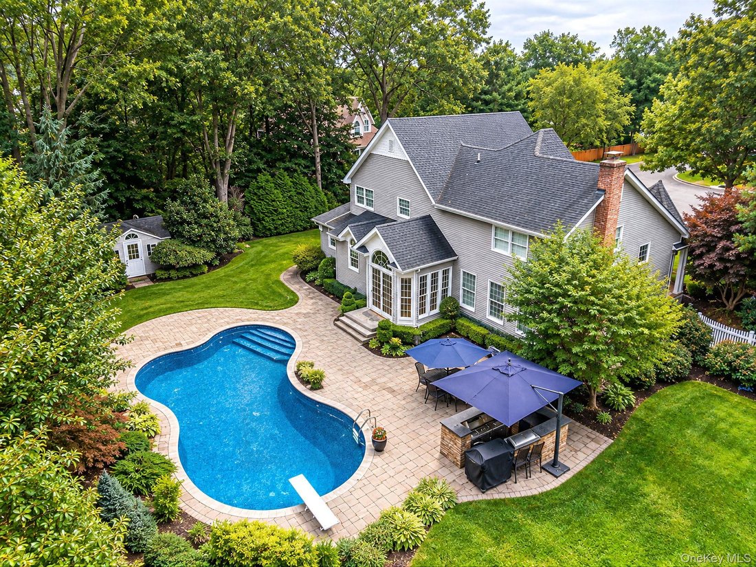 House in Nesconset, New York, United States 2 - 19014738