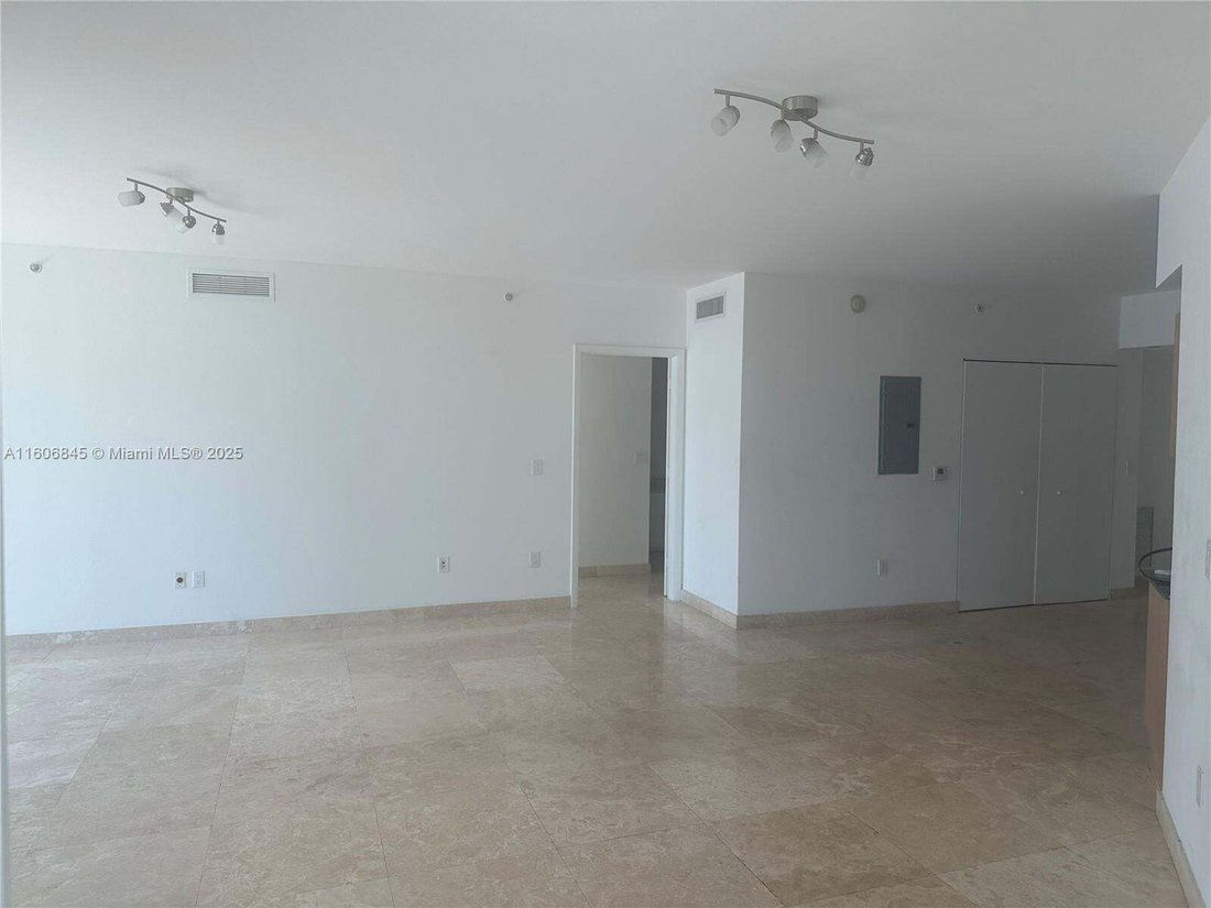 Condo in Miami, Florida, United States 4 - 19013401