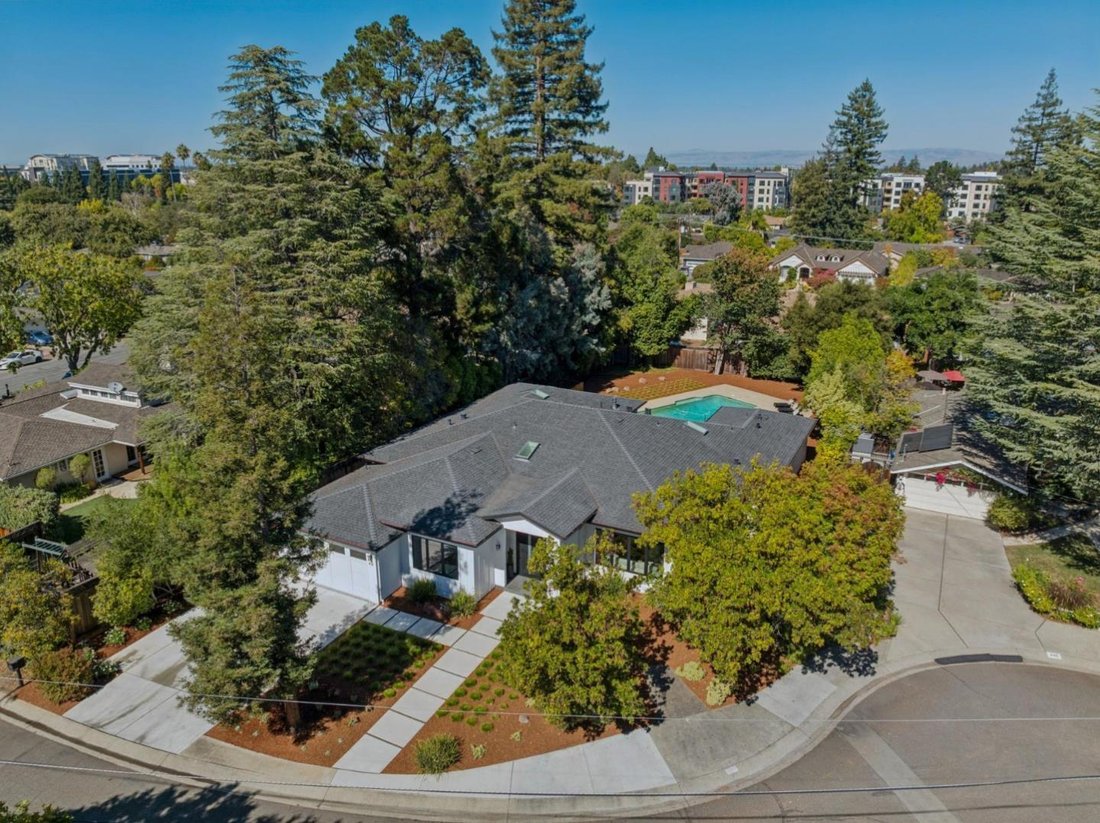 House in Los Altos Hills, California, United States 2 - 19012821