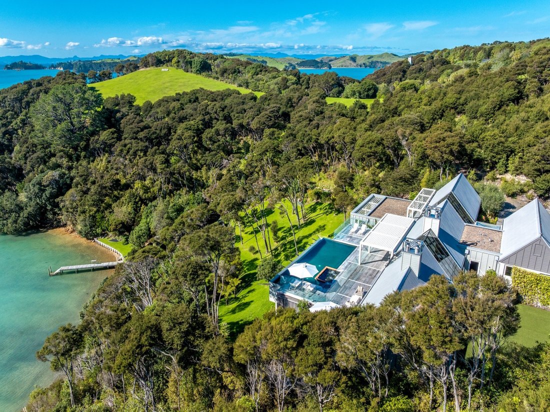 House in Waiheke Island, Auckland, New Zealand 1 - 19014681