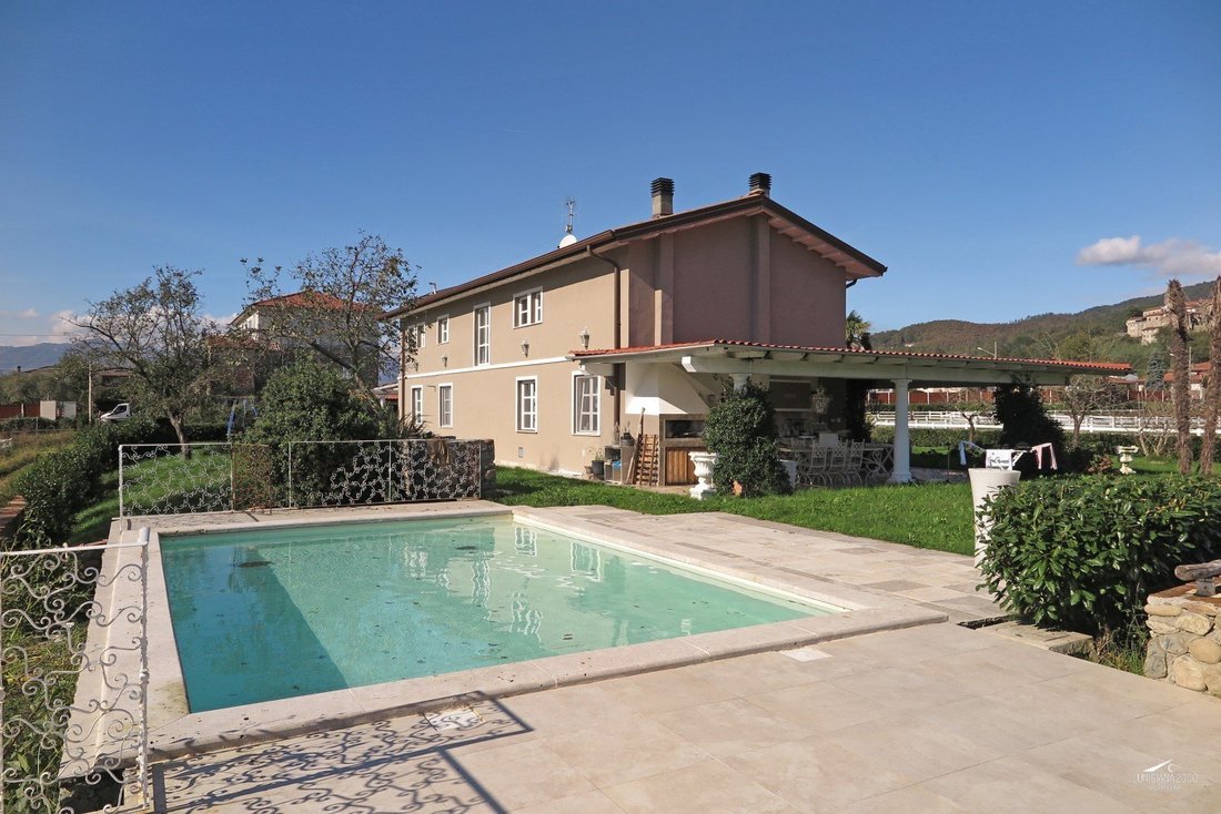 Villa in Villafranca in Lunigiana, Tuscany, Italy 1 - 19010969