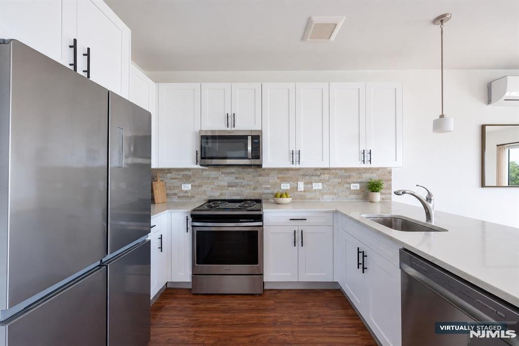 North Arlington, New Jersey, United States 2 - 19014752