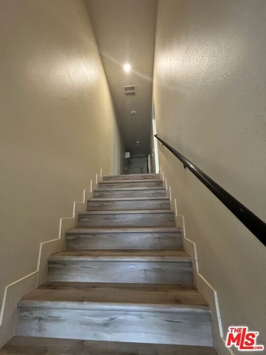 Los Angeles, California, United States 2 - 19012651