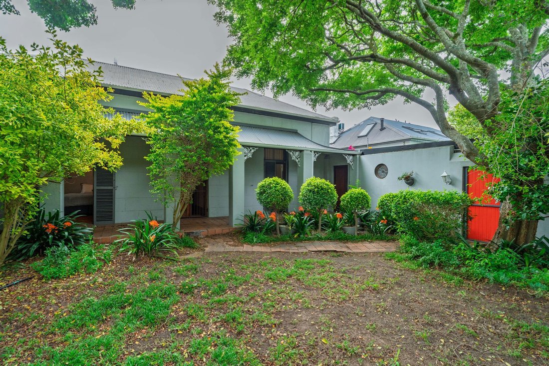 House in Rondebosch, Southern Suburbs, Cape Town 3 - 19012108