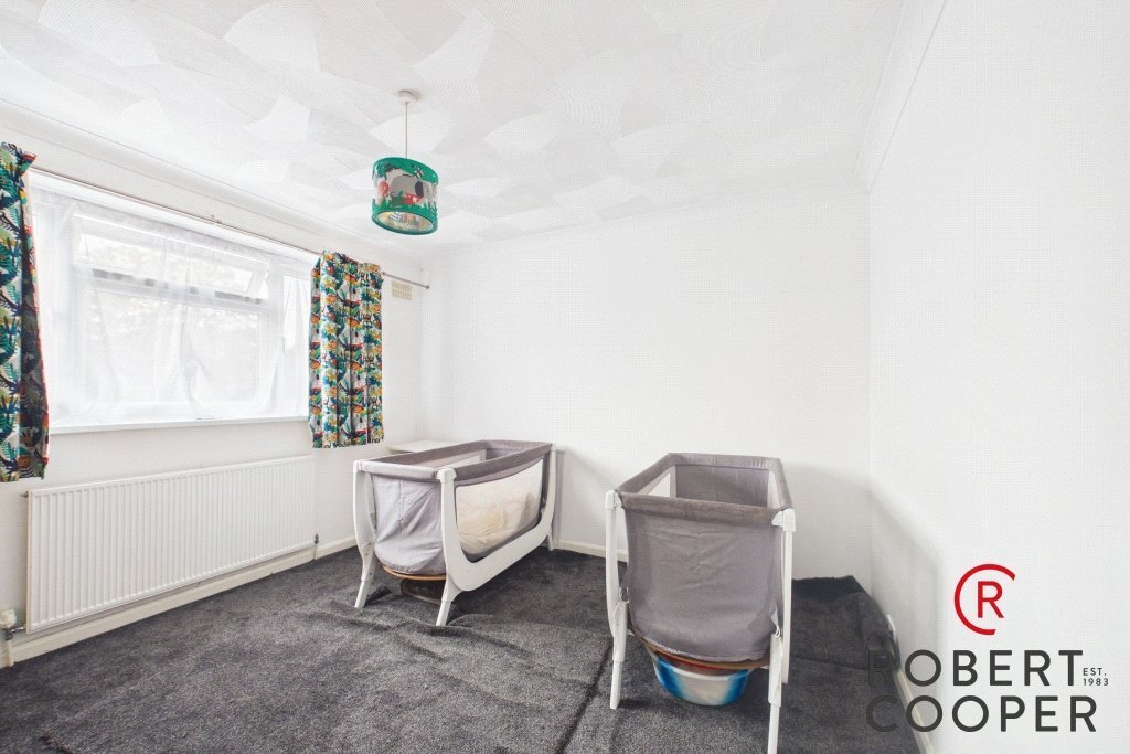 House in Ruislip Gardens, Hillingdon, England 5 - 19008806