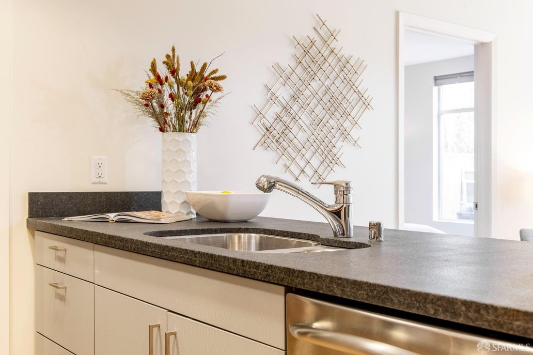 Condo in San Francisco, California, United States 5 - 19012068