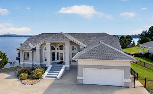House in Centre, Alabama, United States 1