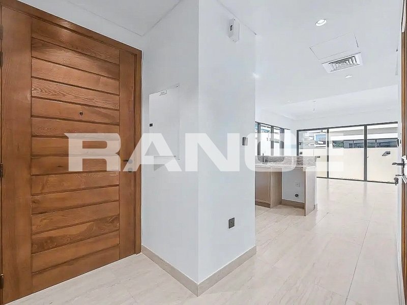 Townhouse in Remraam, Dubai, United Arab Emirates 4 - 19011040