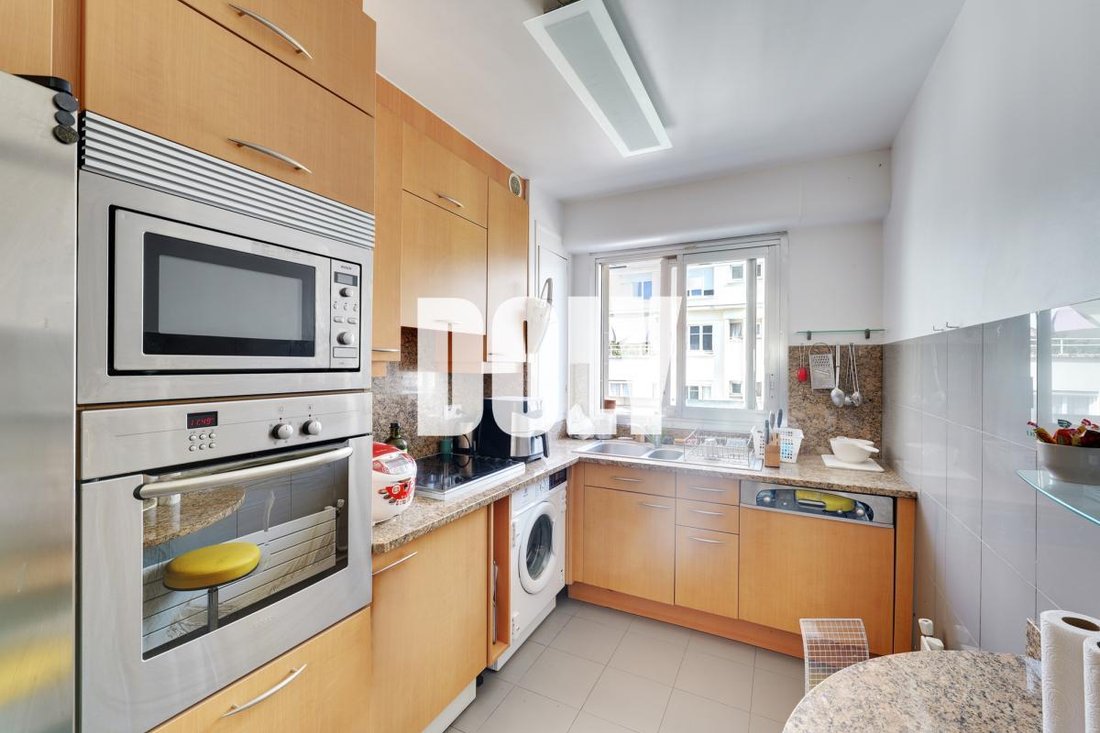 Apartment in Violet Commerce, Paris 15e Arrondissement, Paris 5 - 19011043