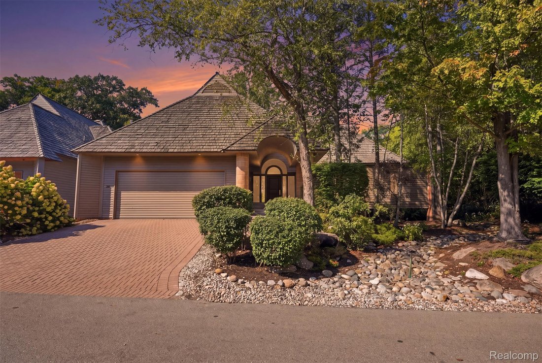 Condo in Bloomfield Hills, Michigan, United States 1 - 19010003