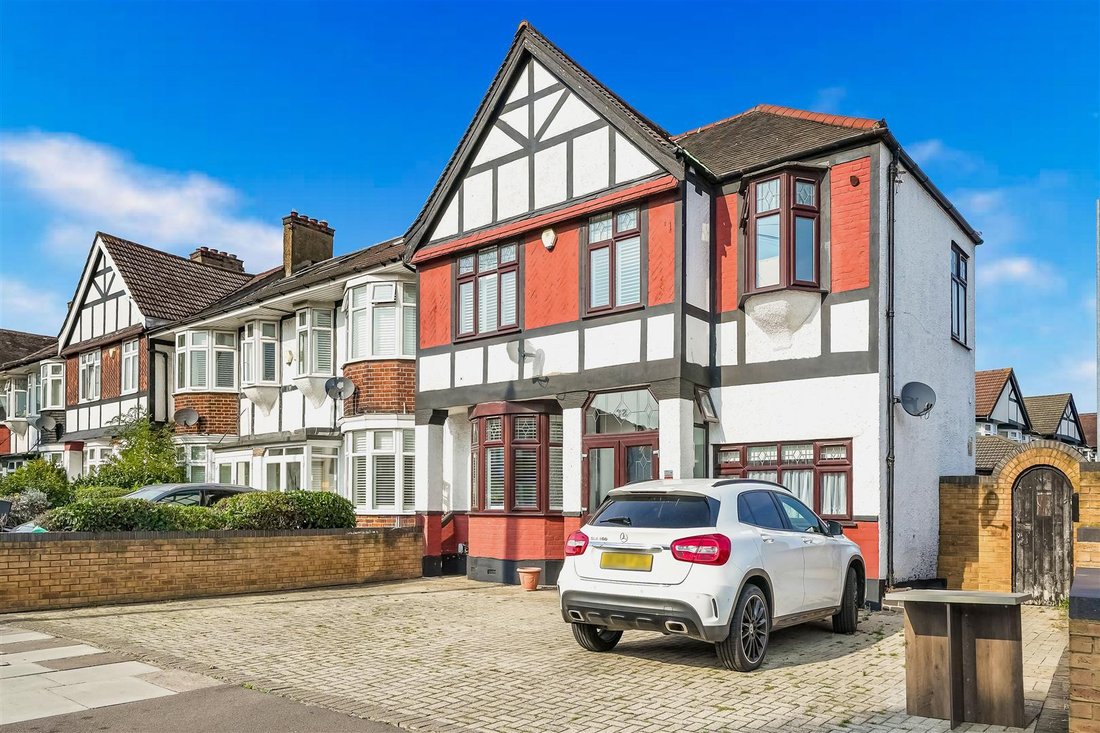 House in Hainault, Ilford, England 1 - 19012443
