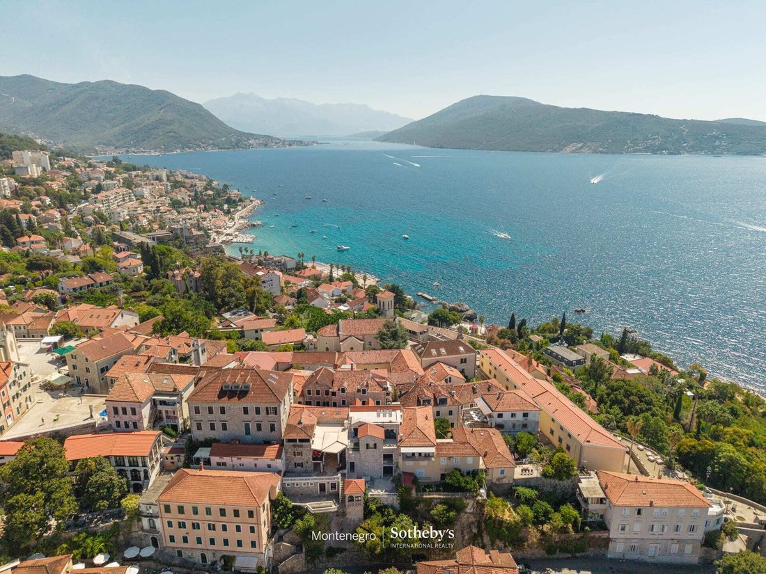 Villa in Herceg Novi, Herceg Novi Municipality, Montenegro 1 - 19014993