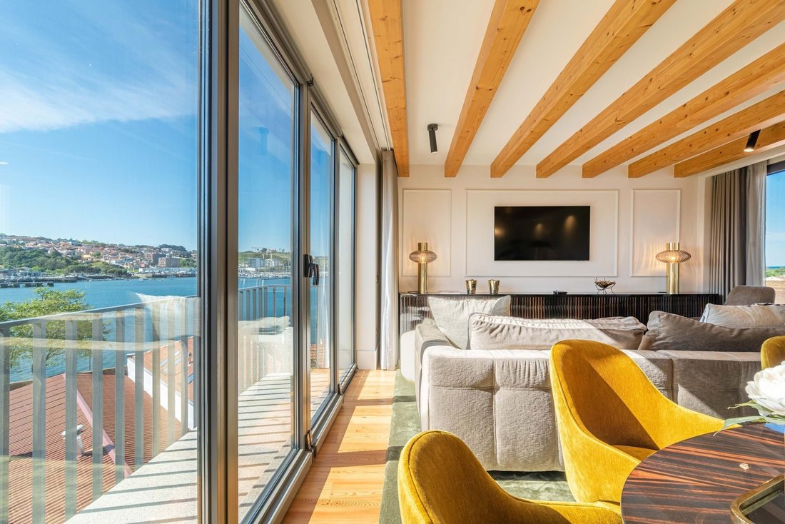 Apartment in Lordelo do Ouro e Massarelos, Porto District, Portugal 1 - 19016029