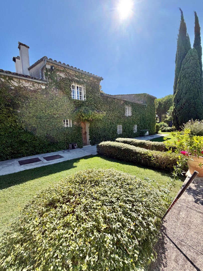 Villa in Châteaurenard, Provence-Alpes-Côte d'Azur, France 2 - 19015632