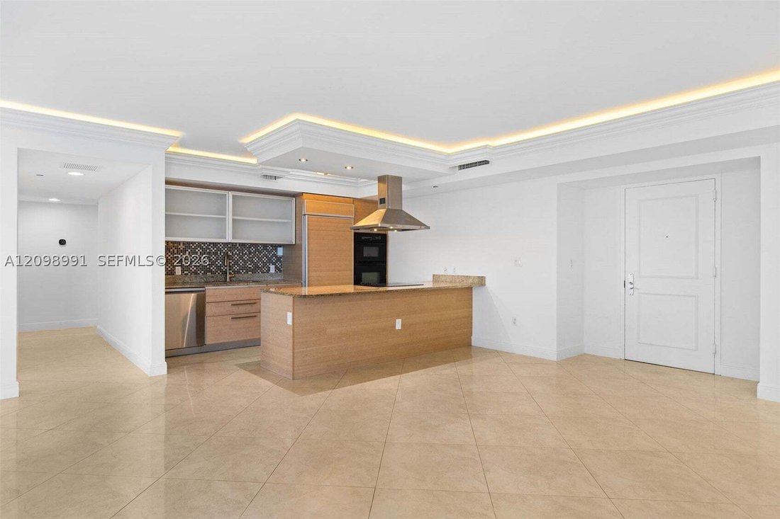 Condo in Hallandale Beach, Florida, United States 5 - 19013316