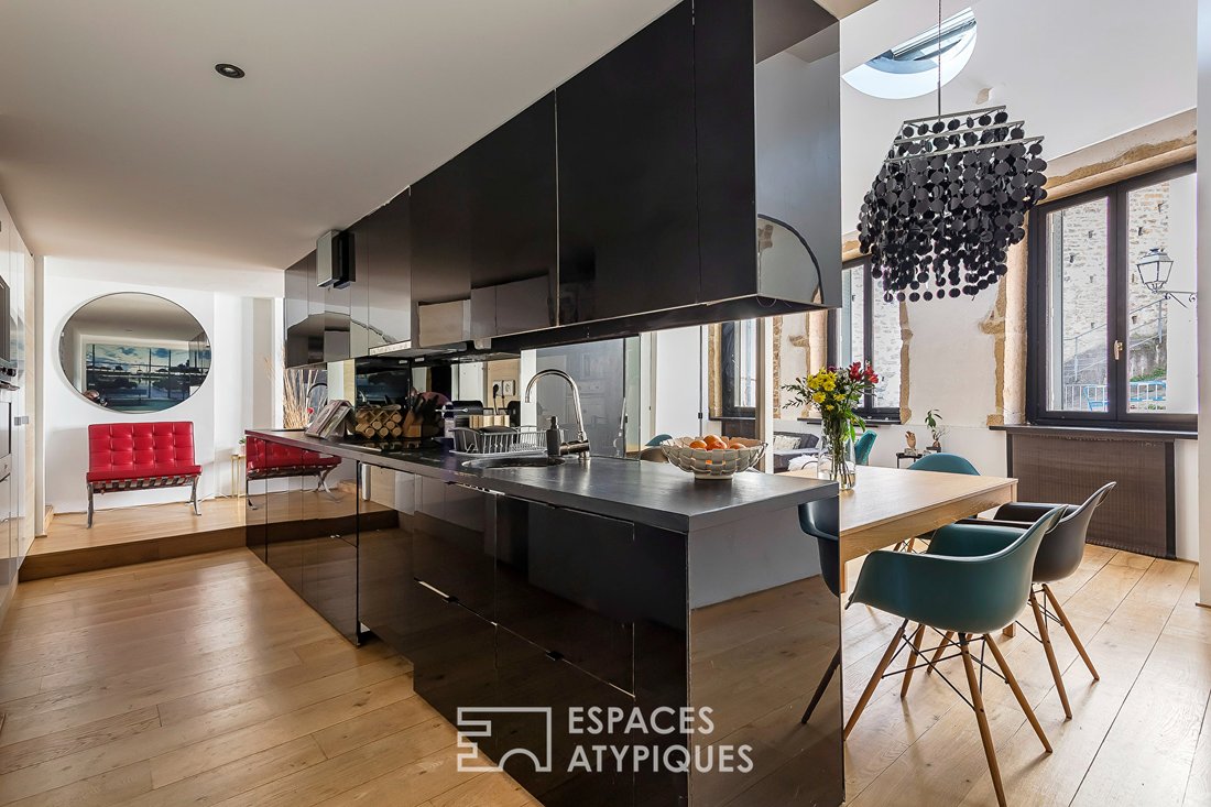 Apartment in Champvert-Point du Jour-Saint Irénée, Lyon 5e Arrondissement, Lyon 4 - 19015572