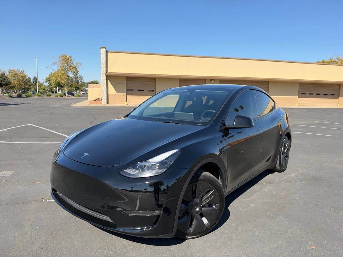 Suv in Sacramento, CA, United States 3 - 19010444