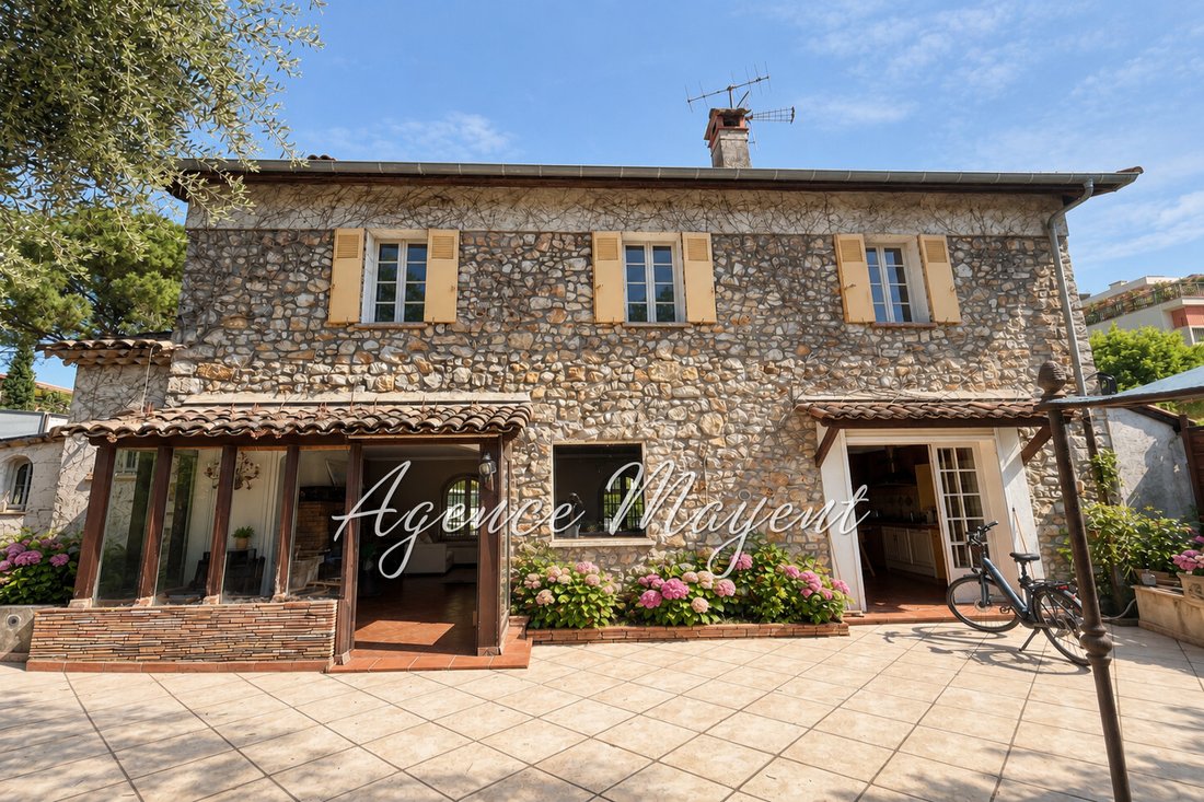 Villa en Cannes, Provenza-Alpes-Costa Azul, Francia 1 - 16710099