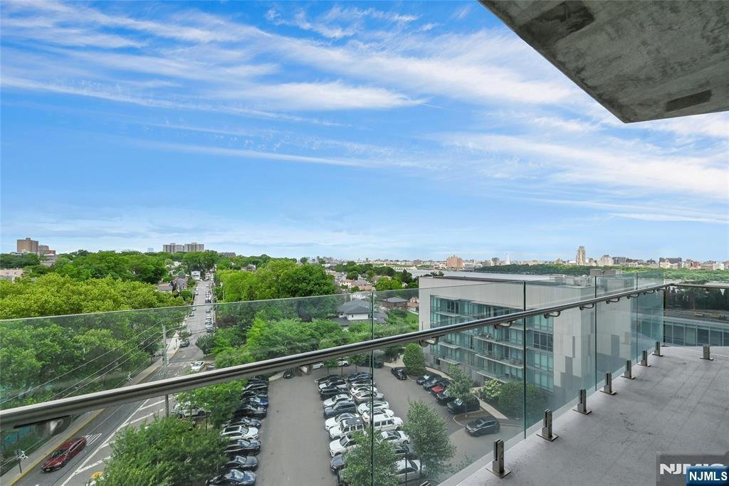 Condo in Cliffside Park, New Jersey, United States 5 - 19011816