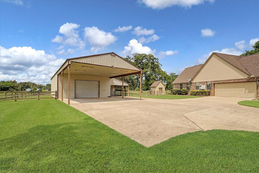 House in Angleton, Texas, United States 3 - 19014638