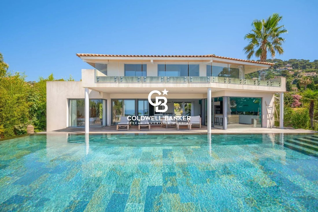 Villa in Carqueiranne, Provence-Alpes-Côte d'Azur, France 3 - 18397026