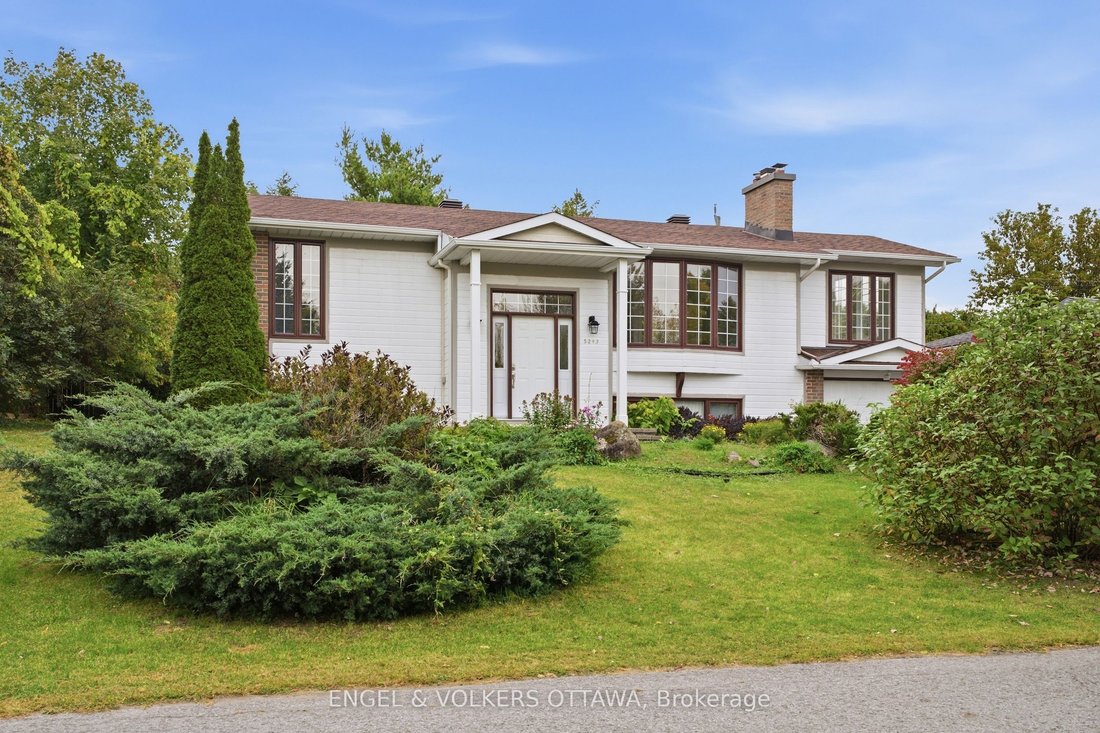 House in Ottawa, Ontario, Canada 3 - 19014917