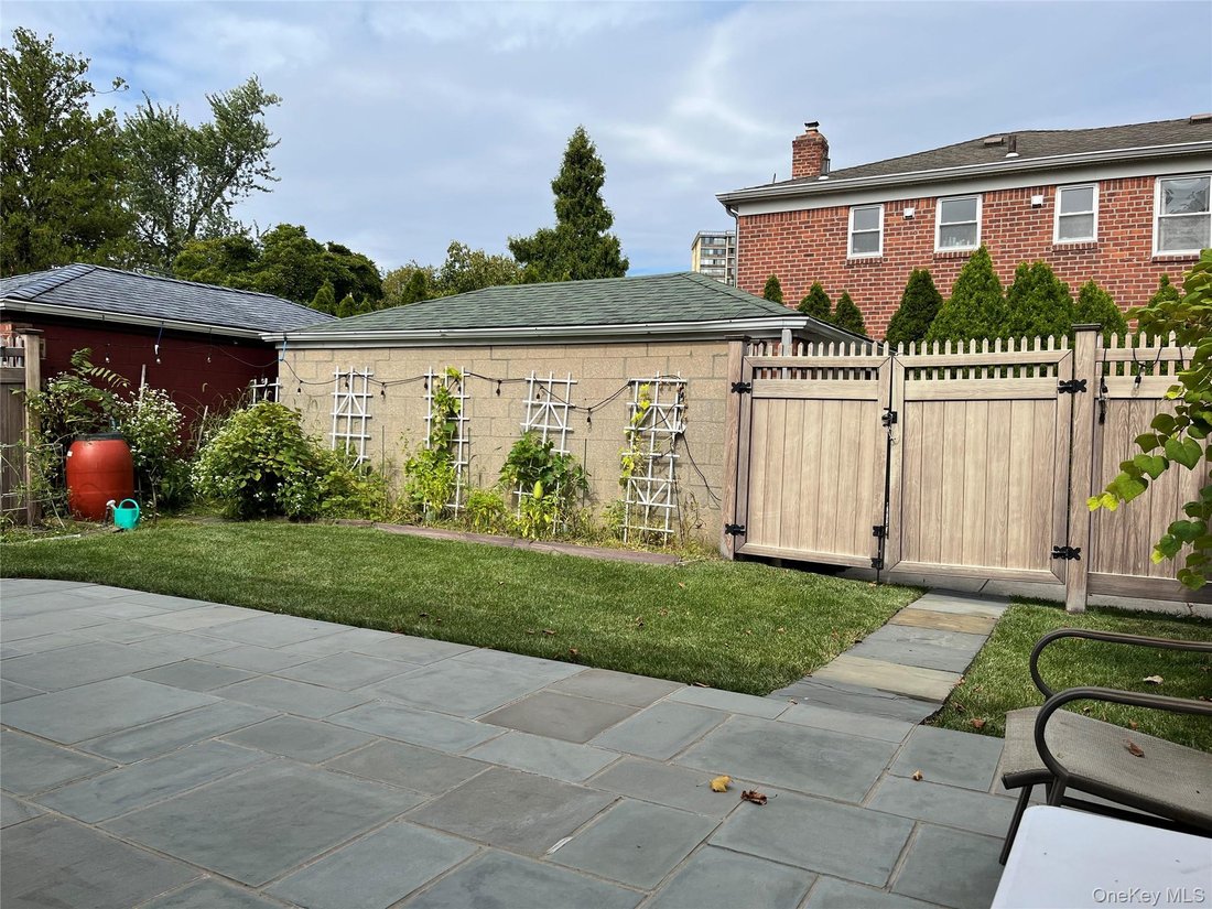 House in New York, New York, United States 4 - 19012660