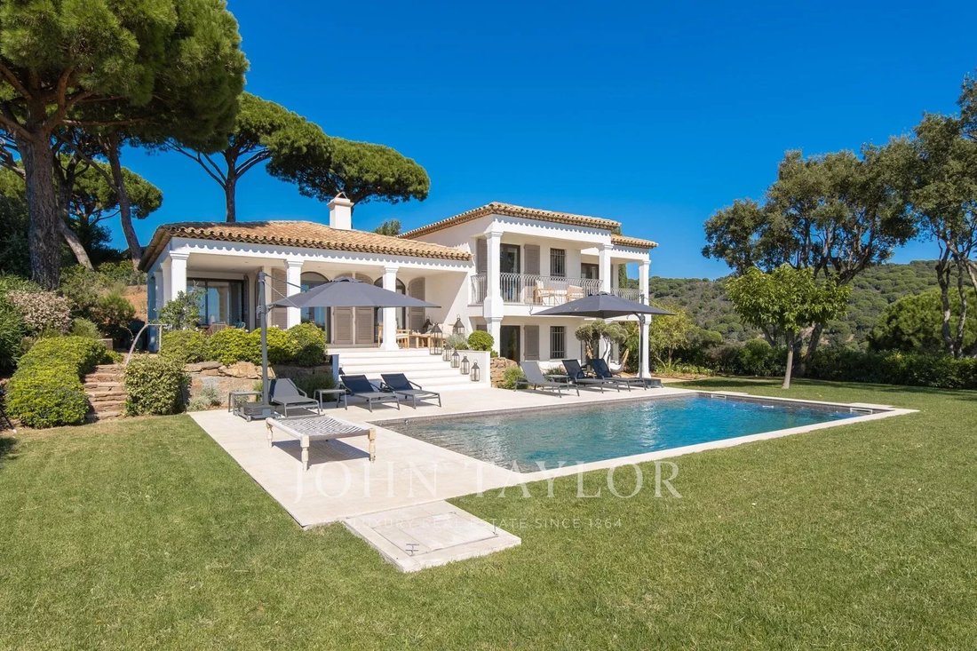 Estate in La Croix-Valmer, Provence-Alpes-Côte d'Azur, France 1 - 19015317