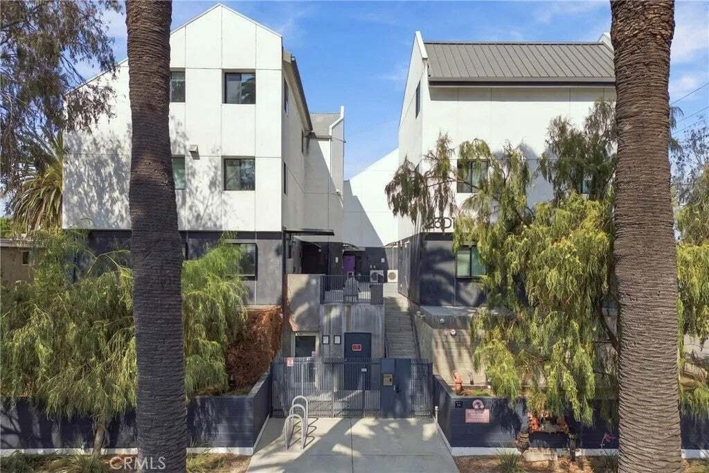 Los Angeles, California, United States 3 - 19011493
