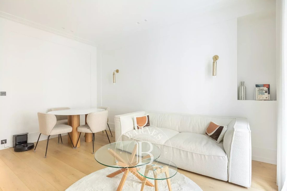 Apartment in Batignolles-Cardinet, Paris 17e Arrondissement, Paris 5 - 19010341