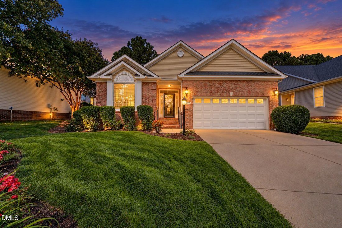 Casa a Cary, Carolina del Nord, Stati Uniti 3 - 19013642