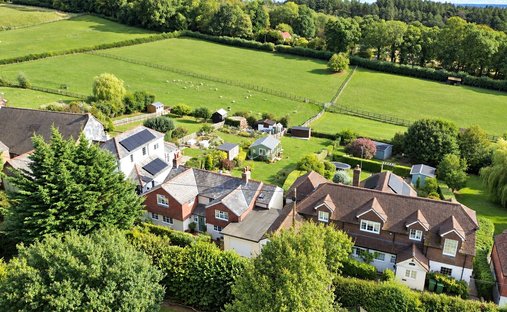Casa en Lower Bourne, Inglaterra 1