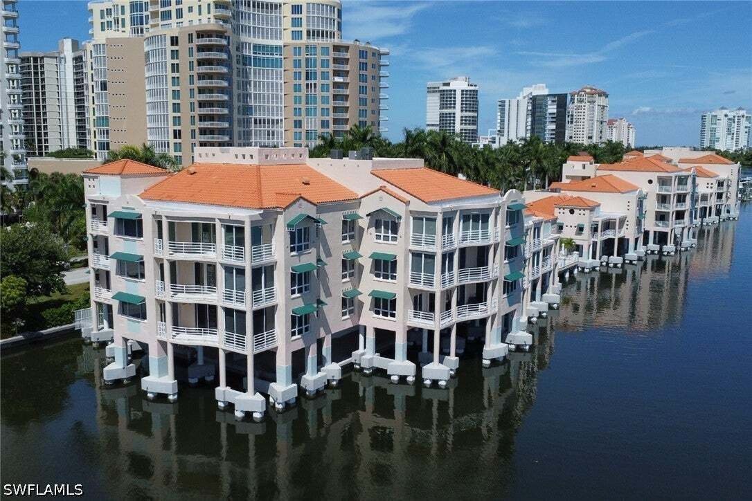Condo in Naples, Florida, United States 3 - 19009006