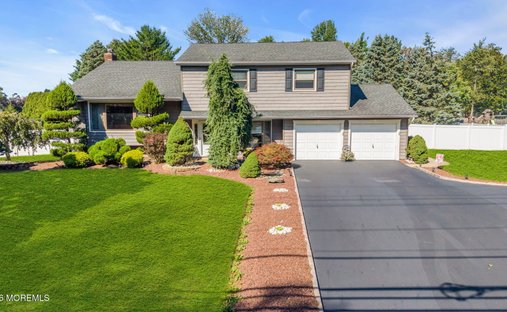House in Freehold Township, New Jersey, United States 1