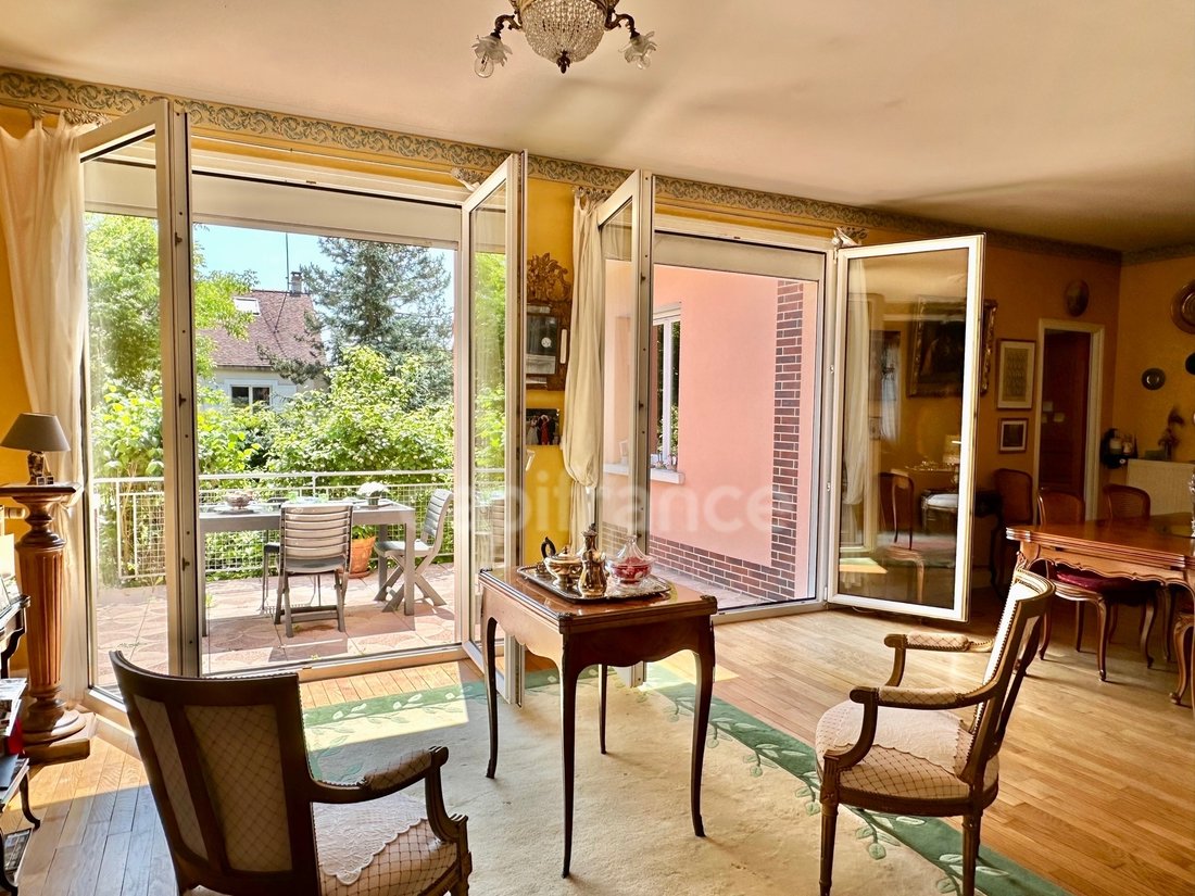 House in Hennemont, Saint-Germain-en-Laye, France 2 - 19015228