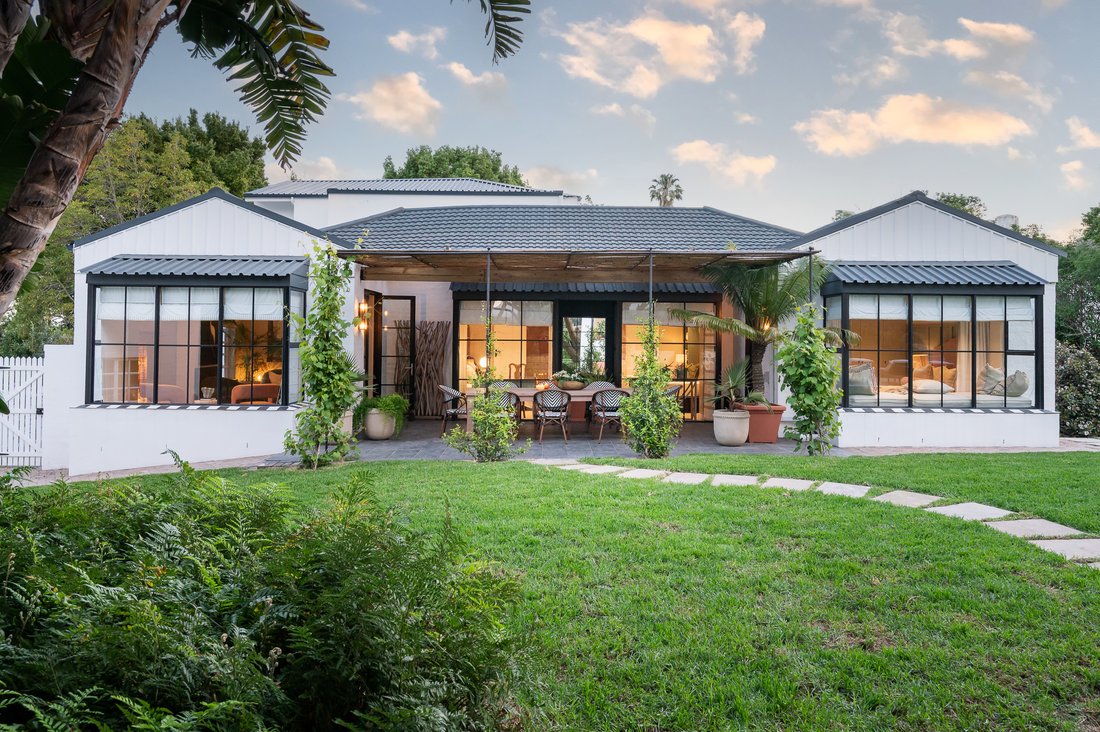 House in Constantia, Southern Suburbs, Cape Town 2 - 19011351